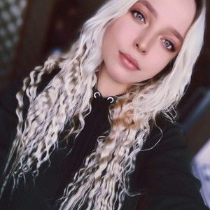 Meet your Posher, Scarlett sanders
